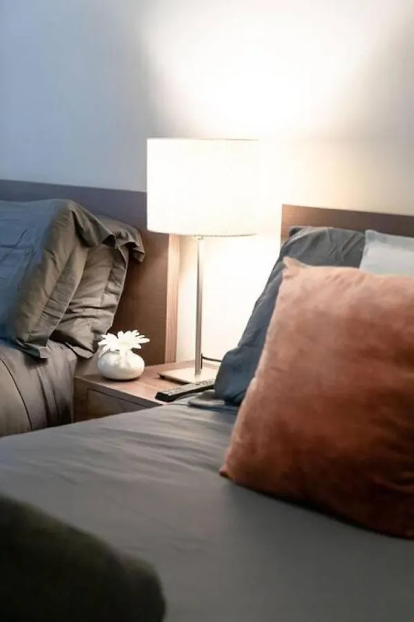 Villa Lux 2Br 1Ba Steps To Cn Tower W Parking Included Toronto 0*,  Canada