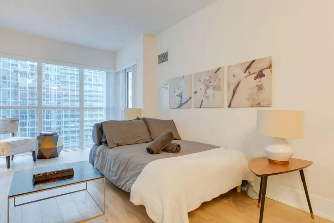 Villa Lux 2Br 1Ba Steps To Cn Tower W Parking Included Toronto 0*,  Canada