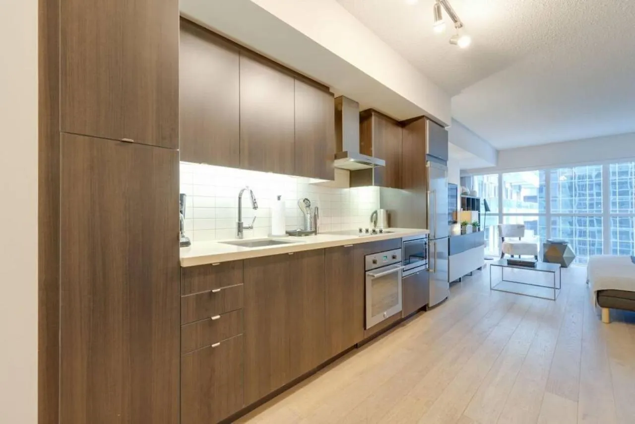 Lux 2Br 1Ba Steps To Cn Tower W Parking Included Villa Toronto