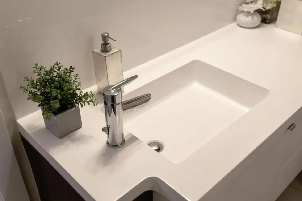 Lux 2Br 1Ba Steps To Cn Tower W Parking Included Villa Toronto 0*,  Canada