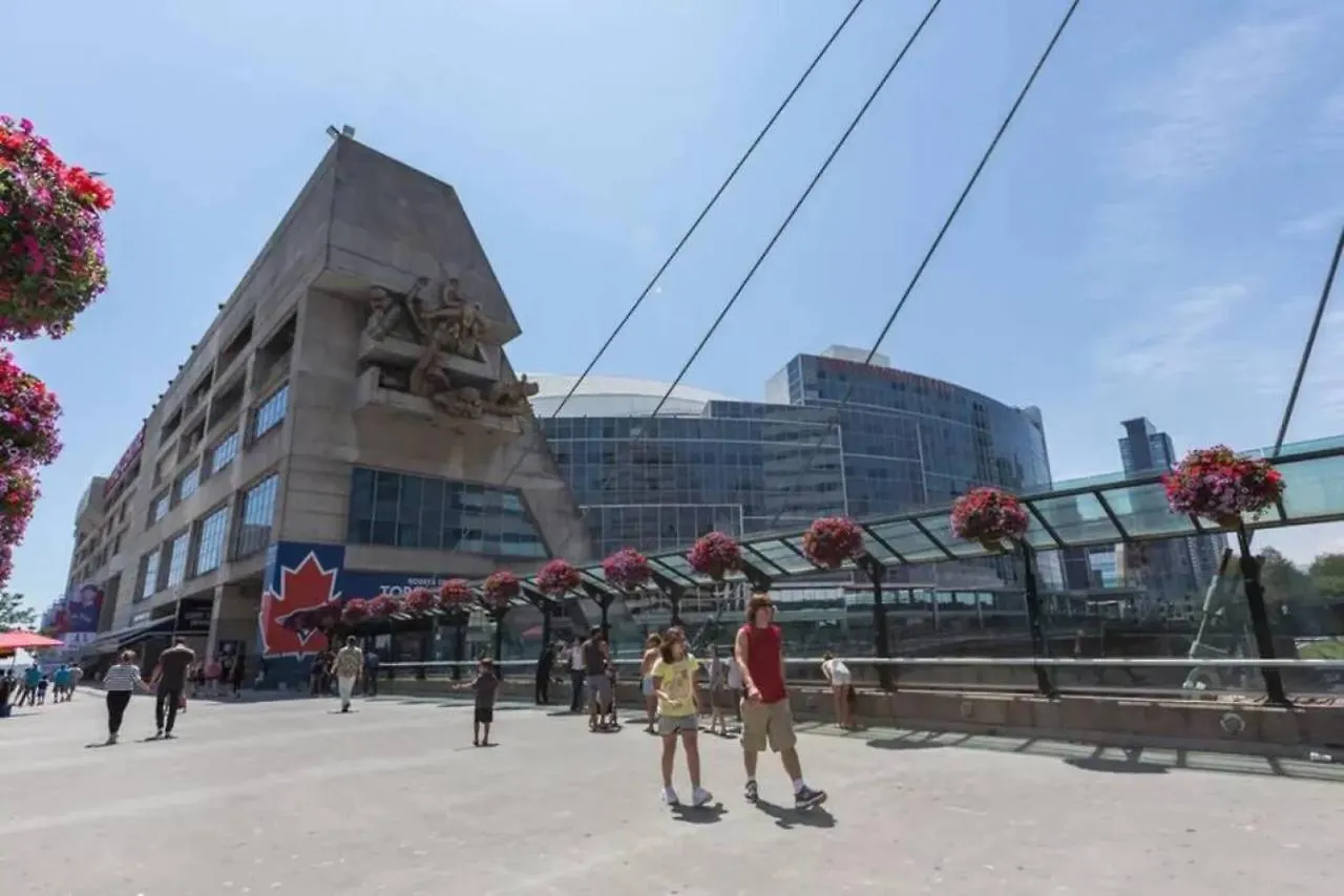 Lux 2Br 1Ba Steps To Cn Tower W Parking Included Villa Toronto